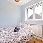 Tranquil Garden Retreat in Buckhurst Hill