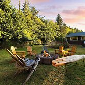 Lodge Trails, Hot Tub, Walk to Cornet Bay