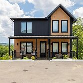 Luxury Cabin w Indoor Pool Hot Tub Game Room