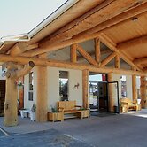 Moose Creek Lodge & Suites