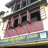 Kuching Waterfront  Lodge