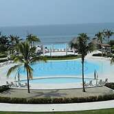 Unlimited Luxury Villas - Del Canto Condo