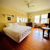 Sasquatch Crossing Eco Lodge B&B