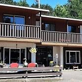 Lakeshore Motel Ice Lake