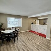 Econo Lodge Inn & Suites