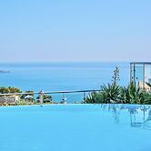 Tropical Deluxe Hotel