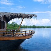 Yathra Houseboat