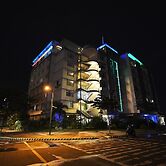 Paseo Premiere Hotel