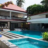 White House Beach Resort