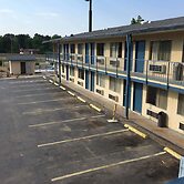 Super 7 Inn