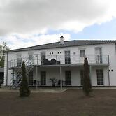 White House Hotel Apartments