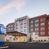 Holiday Inn Express & Suites Sandusky by IHG