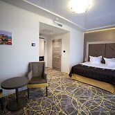 Exclusive Hotel & More