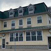 The City Hotel Bar & Grill