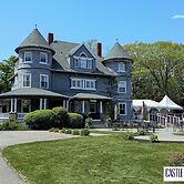 Castle Manor Inn