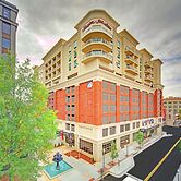Hampton Inn & Suites Roanoke-Downtown