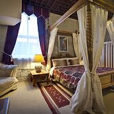 Dukes Folly Hotel
