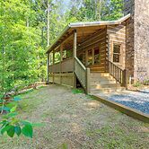 4 Mi to Fall Branch Falls: Peaceful Cabin w/ Deck