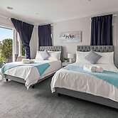 StayAU Contemporary 5BRM Families Home Point Cook