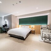 TheWall Hotel