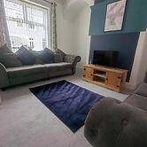 Charming Newcastle Home With Garden, Perfect for Families & Contractor