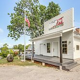 'larue Rendezvous' Luxe Stay at Historic Site