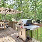 Pool + Lake Access, Yard: Poconos Family Getaway