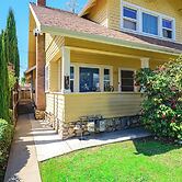 Cozy Home Near LA With Full Kitchen Laundry