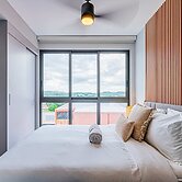 w Sophisticated 1BR w Great Deco in Centriqo