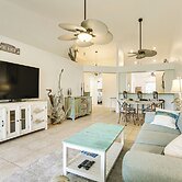 5 Mi to Naples Beach - Getaway w/ Screened Lanai!