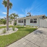 Steps to Englewood Beach: Home w/ Outdoor Oasis!
