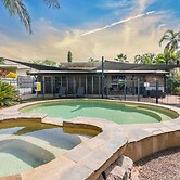 Nature s Nest Pool SPA Outdoor Kitchen Dining