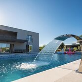 Villa River Rose With Pool and Jacuzzi