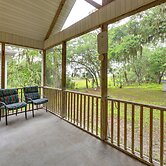 3 Mi to Historic Dtwn: Family Retreat in Beaufort!