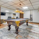 9 Mi to Downtown Rushville: Cozy Getaway w/ Grill