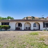 Fenced Yard & Outdoor Bar: Hillside Paicines Home!