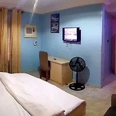 Side View Hotel