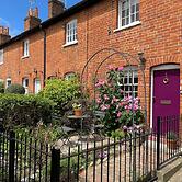 Historic 1Bd Cottage In Heart Of Farnham