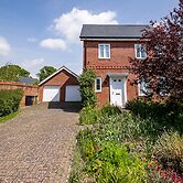 Spacious 4Bd Home With Patio Garden, Bbq & Parking