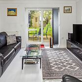 Urban Oasis - Modern 2B/2B Retreat Near Nature