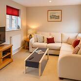 Elegant 2Bd Townhouse In Thirsk: Cozy & Stylish