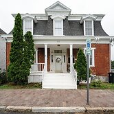 Central 4BR Historic Gem Near Colleges
