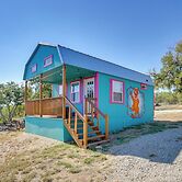 'galactikitty' - Quirky Cabin Near Lake Brownwood!