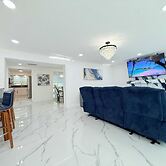 Palm House Near Beach Game Room Pool King Beds