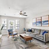 Ideal 2BR King Suite w Gym Pool Close to Downtown