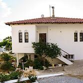 Emphasis Traditional House