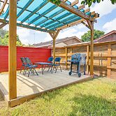 2 Mi to Family Attractions: Brownsville Cottage!