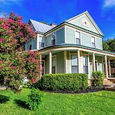 Prime Location-walk to Food, Bars and Wineries!