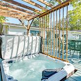 Sand Lake Retreat: Canal Access & Large Yard!