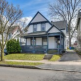 < 2 Mi to Hospitals & University: South Wedge Apt!